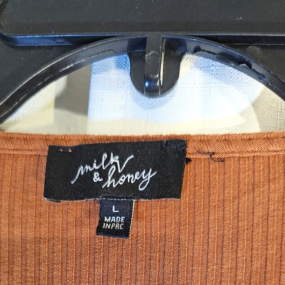 3/$20 Milk & Honey L bd Crop Top - Picture 2 of 7